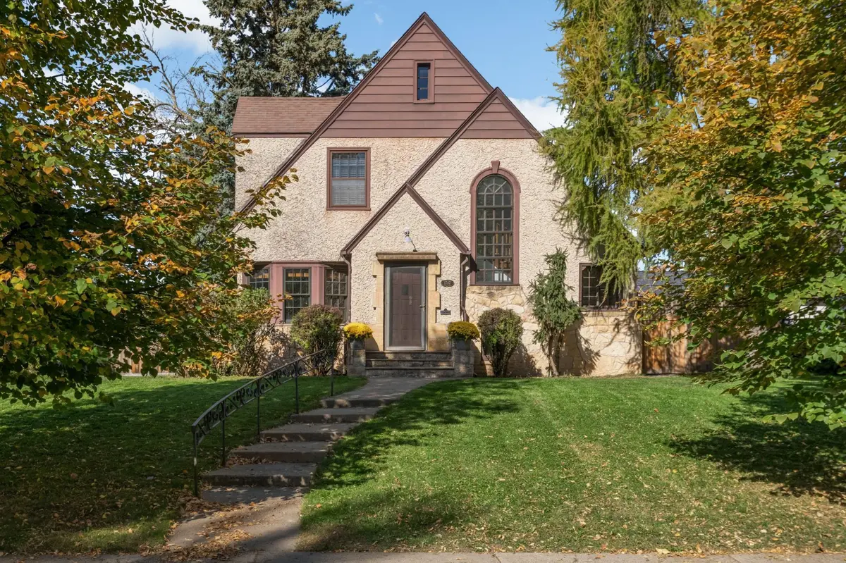 1787 Hillcrest AVE, Saint Paul, MN 55116