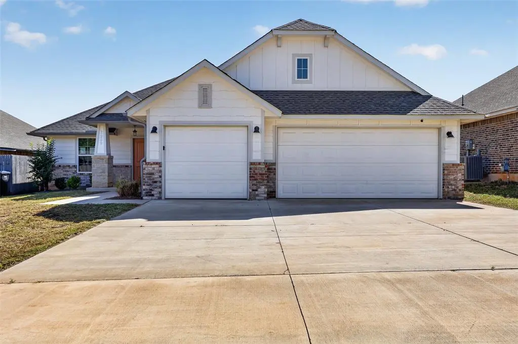 1200 Magnolia DR, Noble, OK 73068