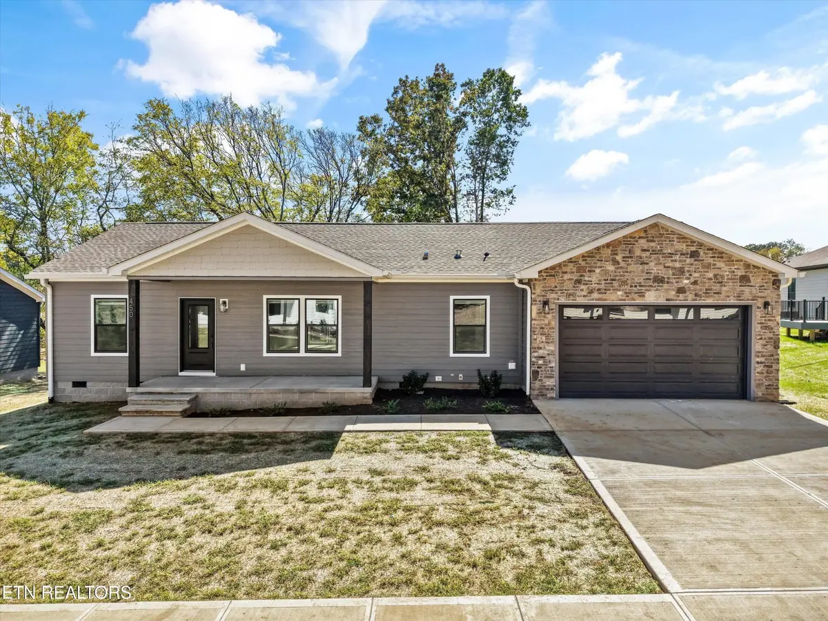 450 Federal Ferry Circle, Vonore, TN 37885