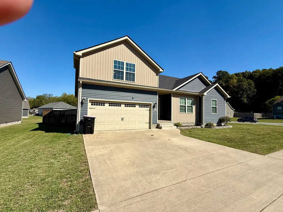 215 Geneva Ln, Clarksville, TN 37040