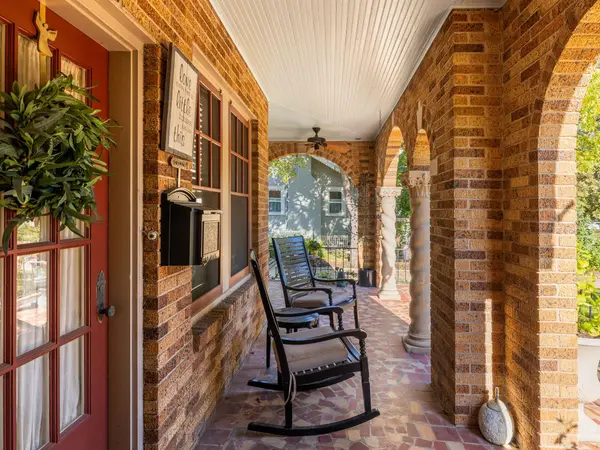 710 W 11th ST, Taylor, TX 76574