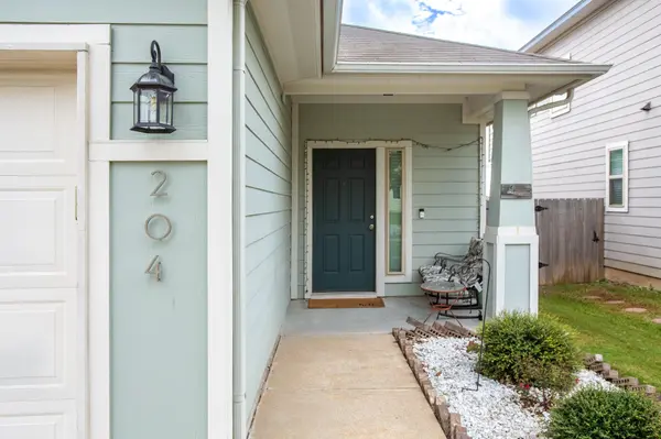 204 Twisted Oaks LN, Buda, TX 78610