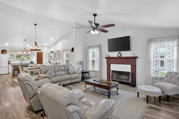 360 Darwin DR, Burnet, TX 78611