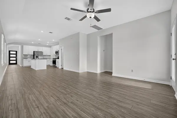 5825 Taunte DR, Del Valle, TX 78617