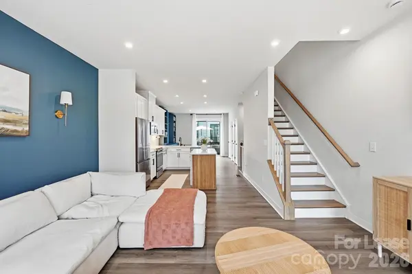 1063 Simcoe LN, Charlotte, NC 28217