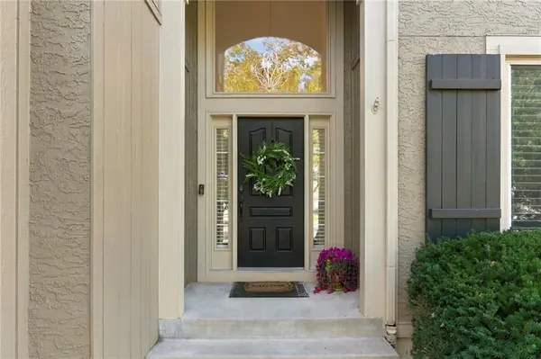 14252 Granada CT, Leawood, KS 66224
