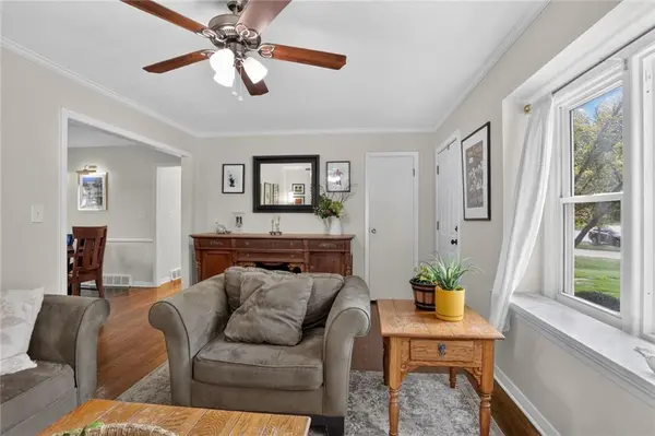 8317 Beverly DR, Overland Park, KS 66207