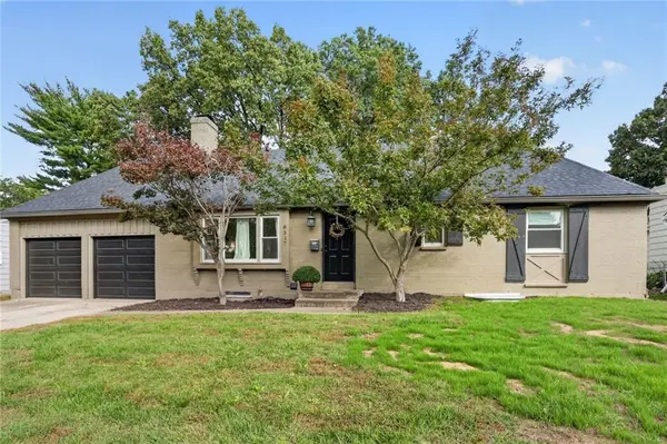 8317 Beverly DR, Overland Park, KS 66207
