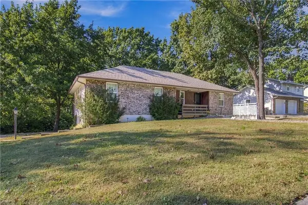 1409 Woodlawn DR, Warrensburg, MO 64093
