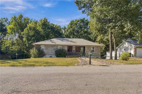 1409 Woodlawn DR, Warrensburg, MO 64093