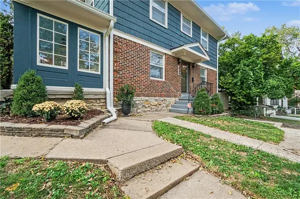 4936 Troostwood RD, Kansas City, MO 64110