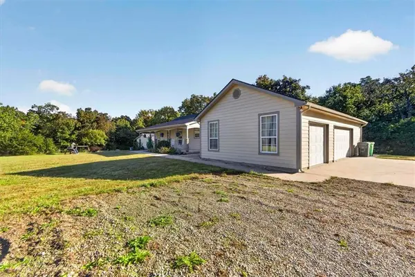 3815 Indiana RD, Pomona, KS 66076