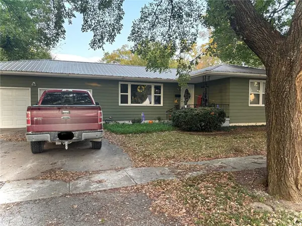 611 E 4th AVE, Garnett, KS 66032