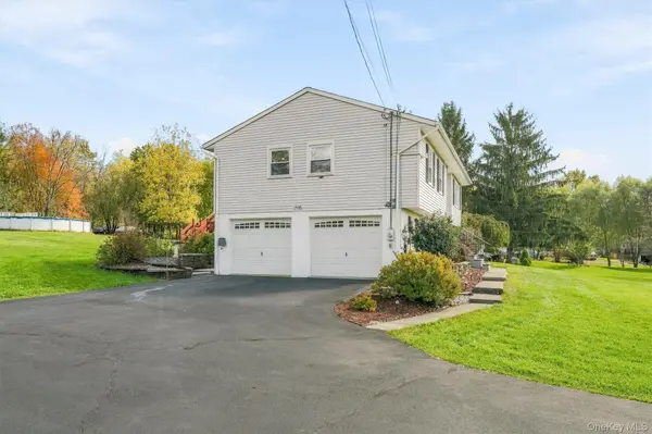 129 Gate Schoolhouse RD, New Hampton, NY 10958
