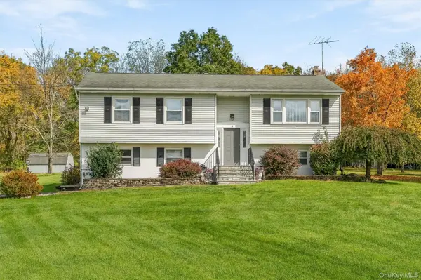 129 Gate Schoolhouse RD, New Hampton, NY 10958