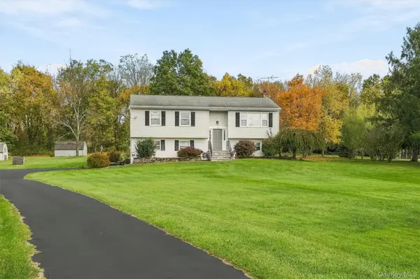 129 Gate Schoolhouse RD, New Hampton, NY 10958