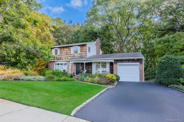 24 Gerald LN, Old Bethpage, NY 11804