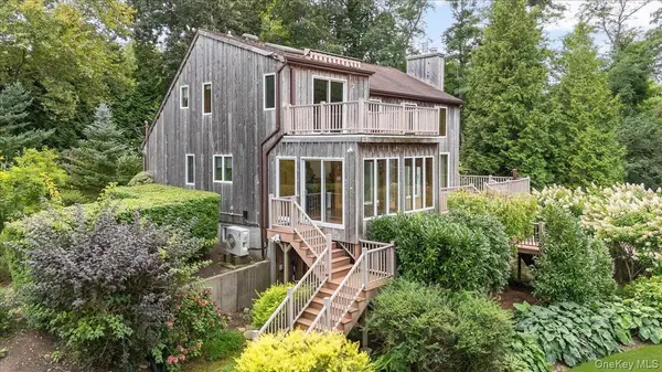 2785 Noyack RD, Sag Harbor, NY 11963