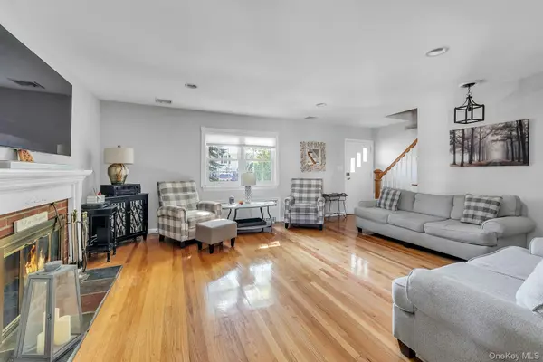 153 N Hickory ST, Massapequa, NY 11758
