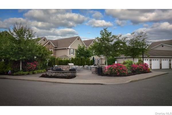 1019 Dolphin LN #1019, Holbrook, NY 11741