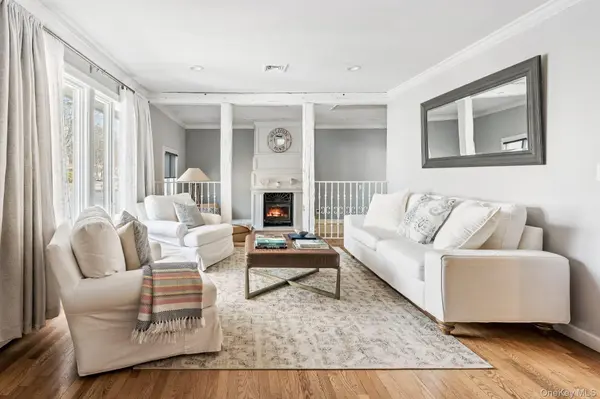 66 School ST, Hampton Bays, NY 11946