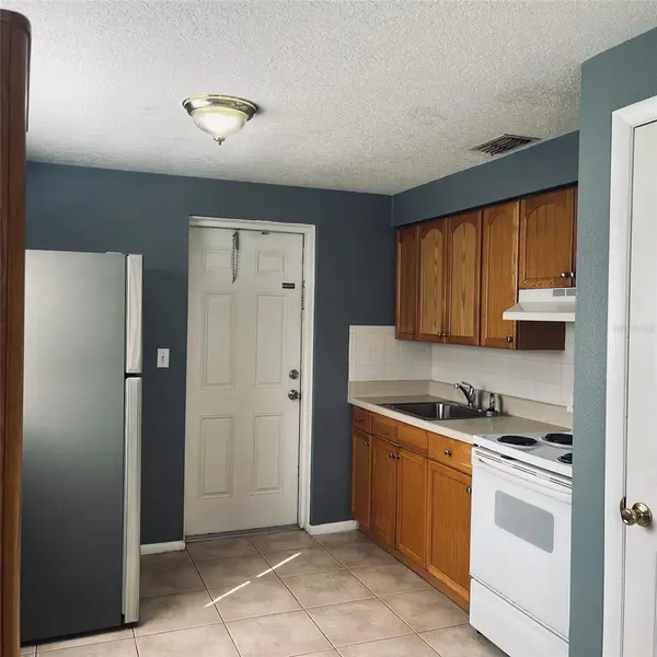 5452 LISA CIR, Zephyrhills, FL 33542