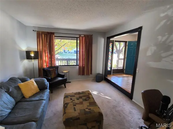 3804 Trinity CIR, Florissant, MO 63034