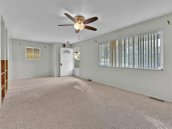 38 Guylyn PL, Valley Park, MO 63088