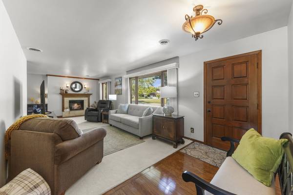 20651 Thomas DR, Lockport, IL 60441