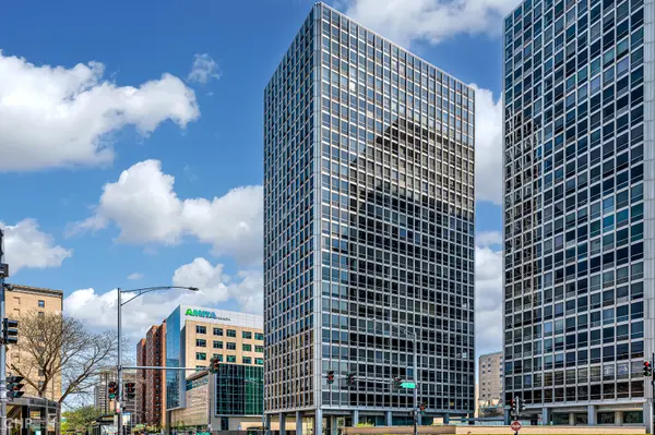 340 W Diversey Pkwy #815, Chicago, IL 60657