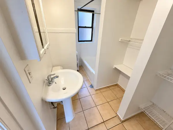 1135 W Lunt AVE #202, Chicago, IL 60626