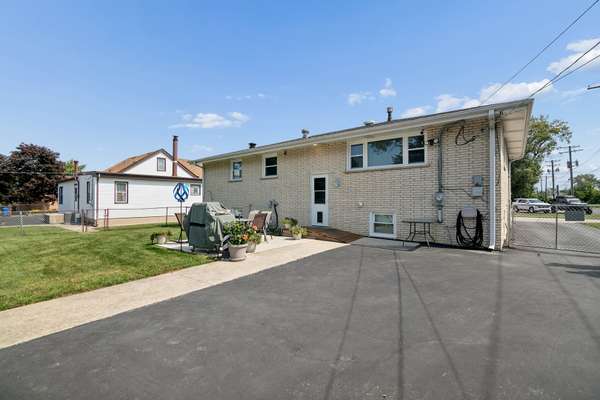 7416 S Octavia AVE, Bridgeview, IL 60455