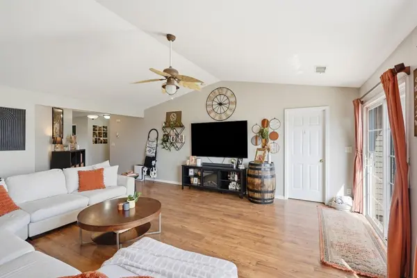 1233 W 82nd Lane, Merrillville, IN 46410