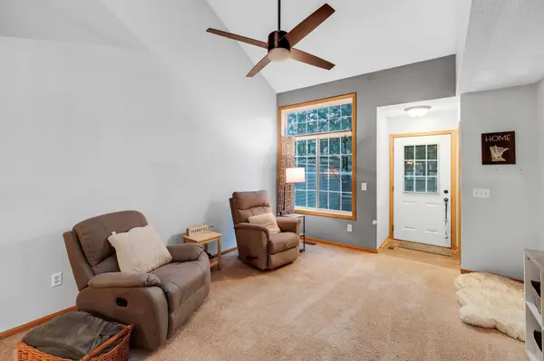 9823 Hamlet LN S, Cottage Grove, MN 55016