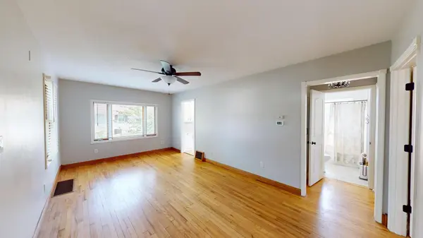 140 6th ST SE, Glenville, MN 56036