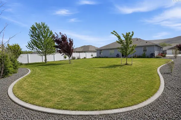 1518 Willow Way, Benton City, WA 99320