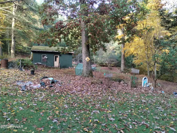 225 Rowland RD, Greeley, PA 18425