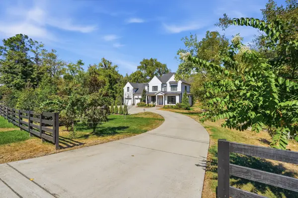 864 Battery Ln, Nashville, TN 37220