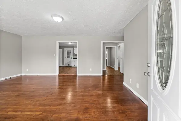 614 Sanderson Dr, Hopkinsville, KY 42240