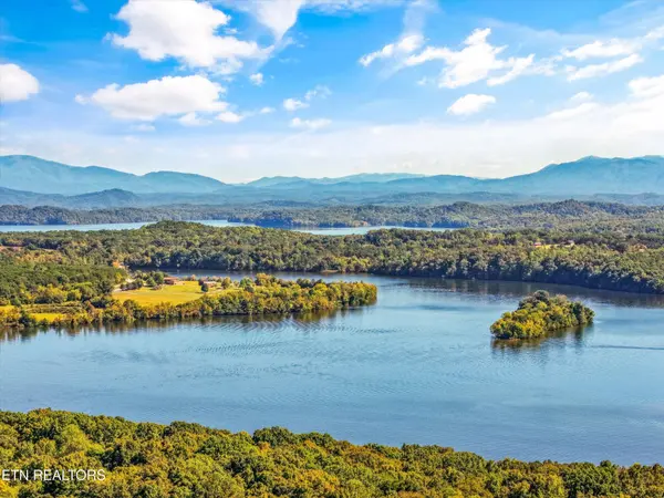 450 Federal Ferry Circle, Vonore, TN 37885
