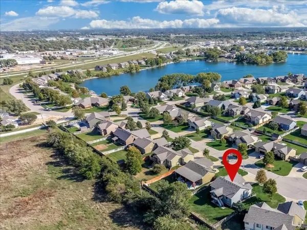 3213 S Bluelake Ct, Wichita, KS 67215