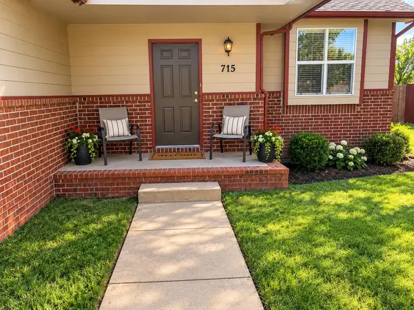 715 E Laramie Cir, Maize, KS 67101