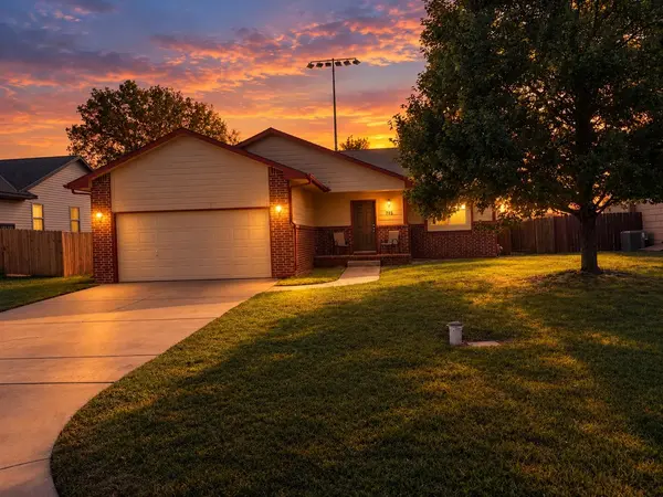 715 E Laramie Cir, Maize, KS 67101
