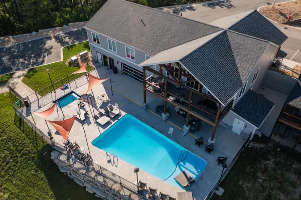 111 Chateau Mountain LN, Branson, MO 65616