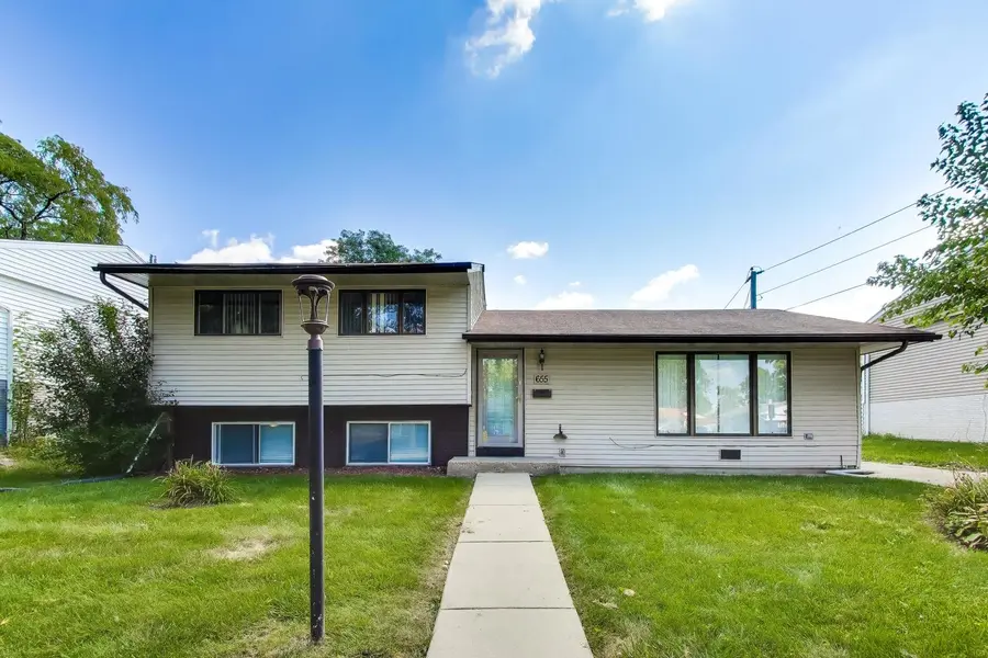 655 Thornwood DR, Buffalo Grove, IL 60089