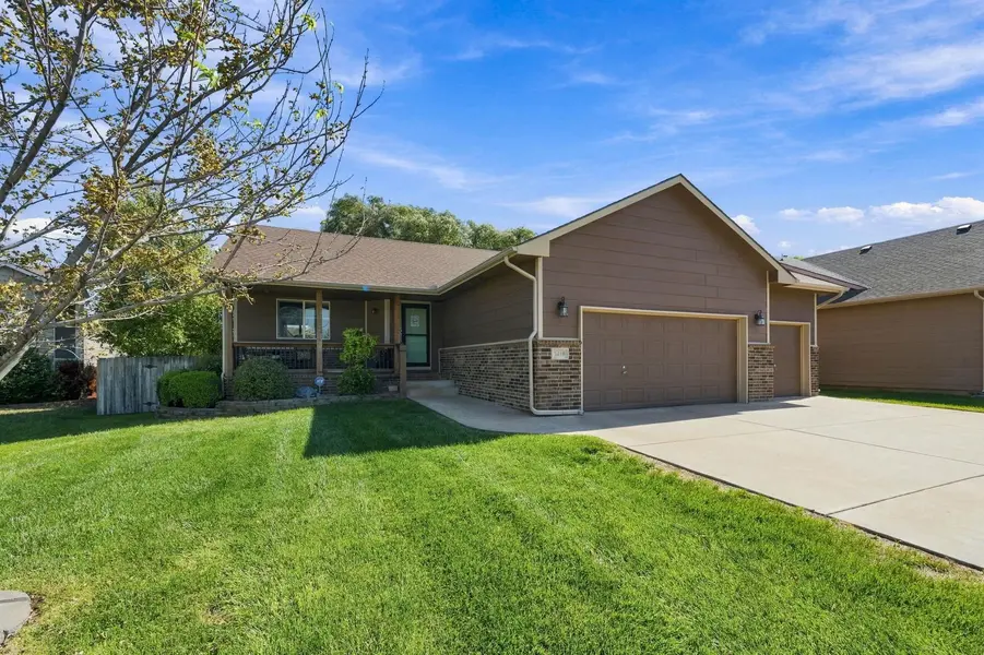 2410 S Fieldcrest Cir, Wichita, KS 67215