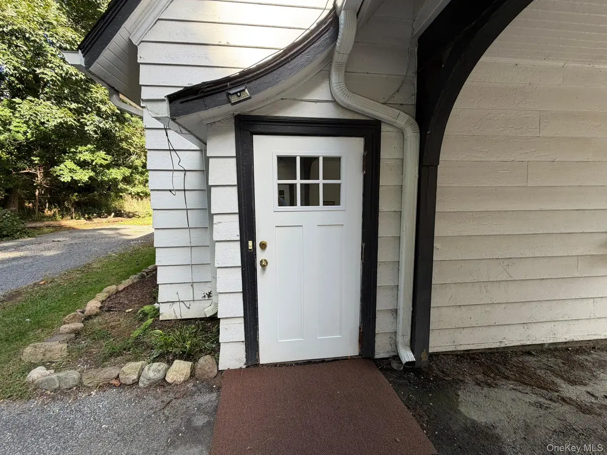 1864 Muttontown #1, Syosset, NY 11791