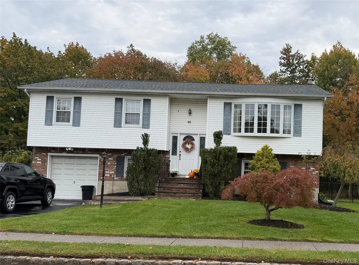 40 Lake Nanuet DR, Nanuet, NY 10954