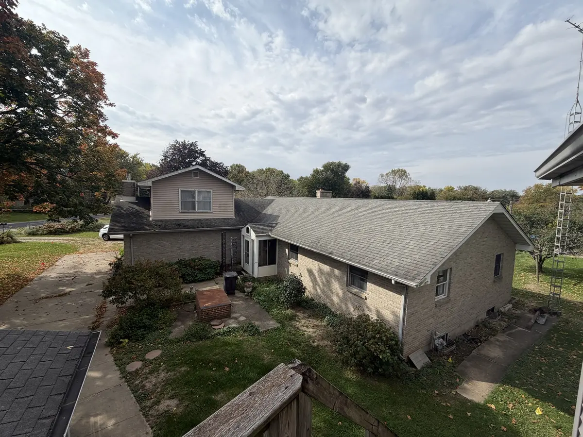 2219 Deets RD, Sterling, IL 61081