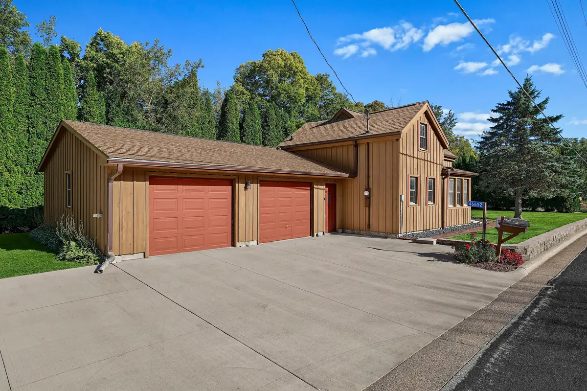 46652 Riverview DR, La Crescent, MN 55947